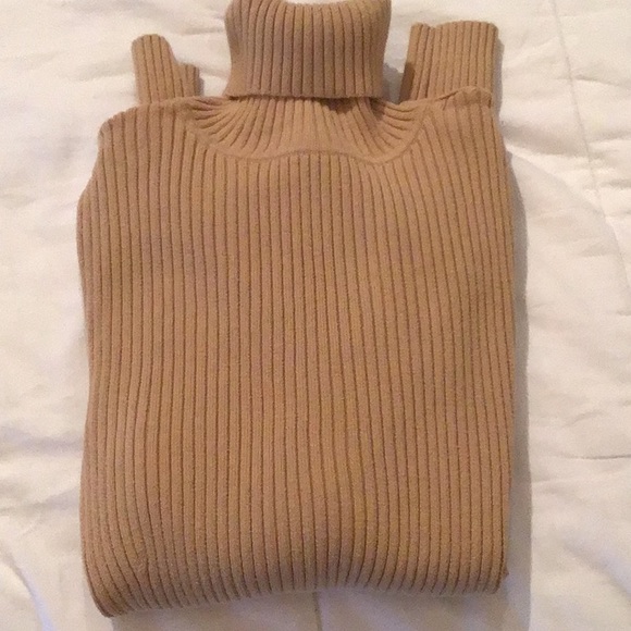 Gap size XS turtle neck sweaters - Picture 4 of 6